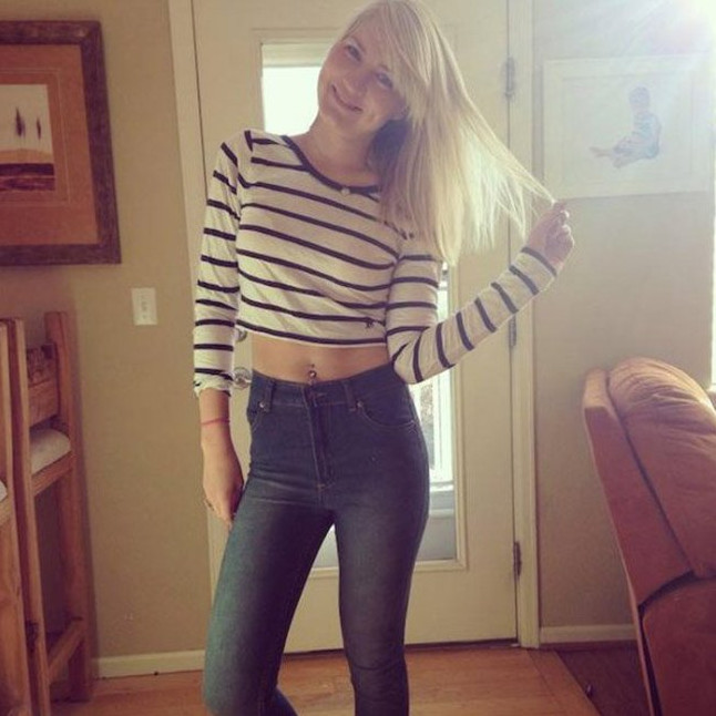 Фото: Девушки заигрывают с парнями