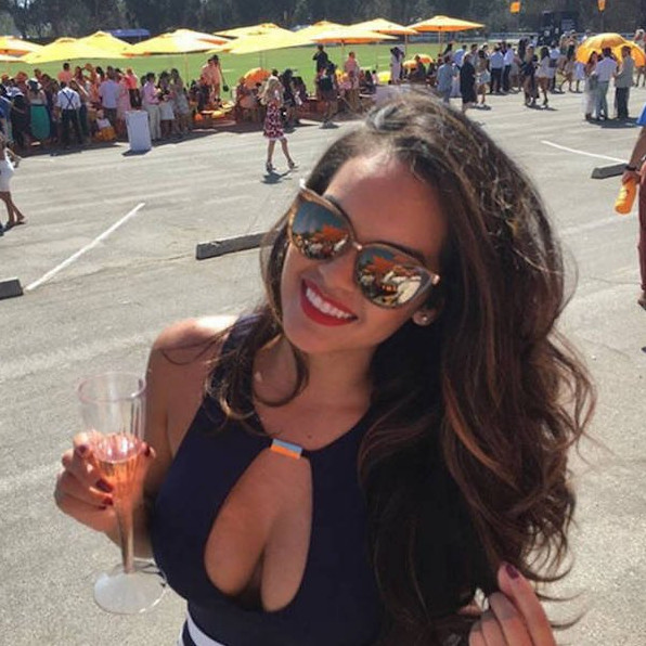 Голые красотки с объемными формами. Разнообразие эротических фото для истинных ценителей женской красоты.