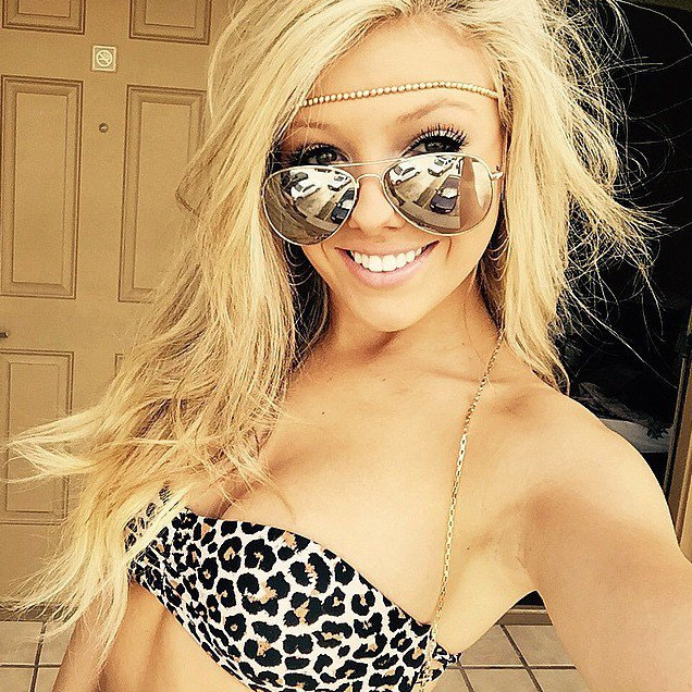 Фото: Радостные студентки