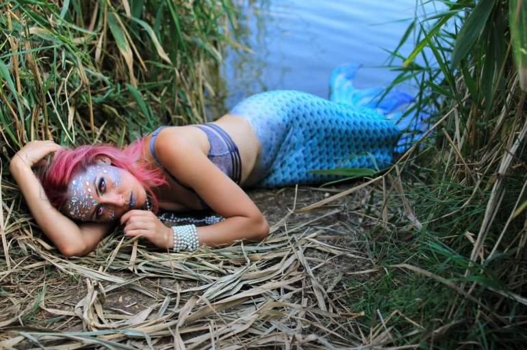 Русалка в озере