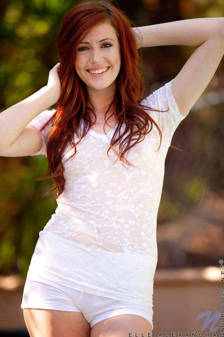 Elle Alexandra б