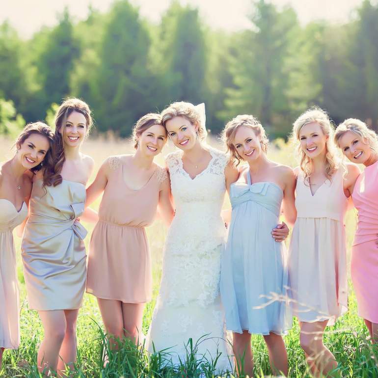 Девушка подружка невесты