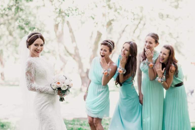 Подруга невесты на свадьбе