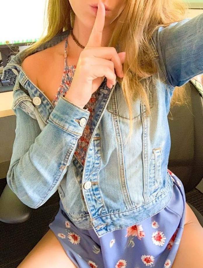 Девушки на работе: скучно или некорректно?