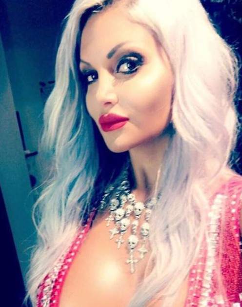 Модель удалила ребра ради стройной талии