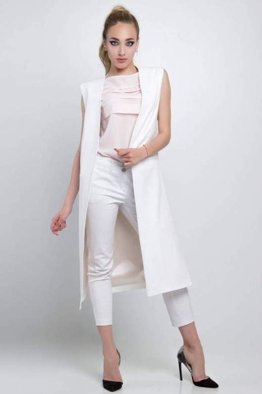 Стиль: Длинный белый жилет - фото идеи