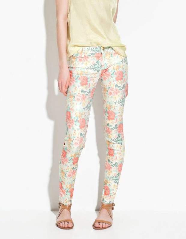 Стиль: Джинсы в цветочек - фото идеи