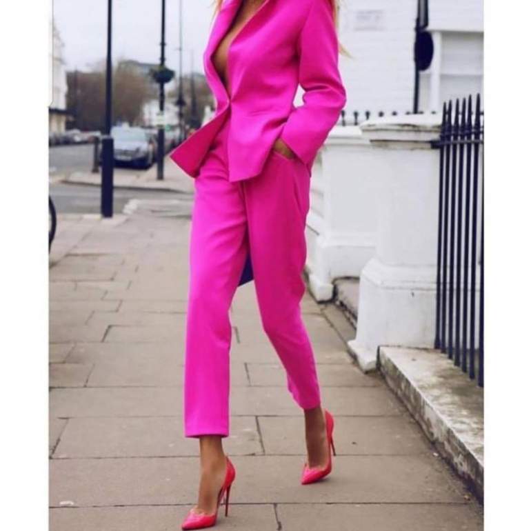 Стиль: Костюм цвета фуксии - фото идеи