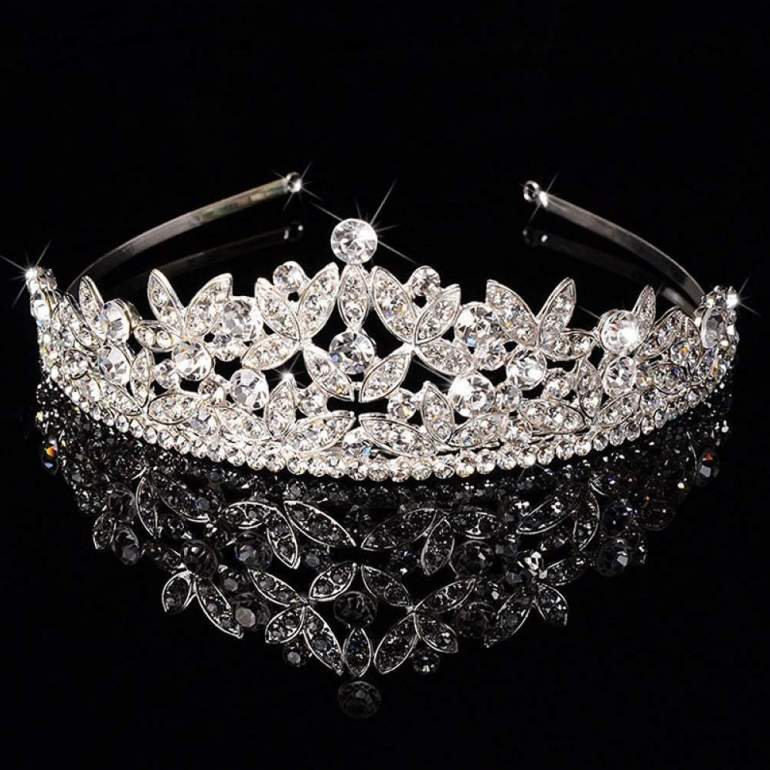 Красивые девушки и Бриллиантовая корона