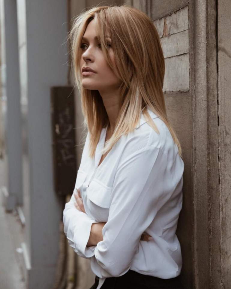 Красивые девушки и Челка лесенкой на две стороны