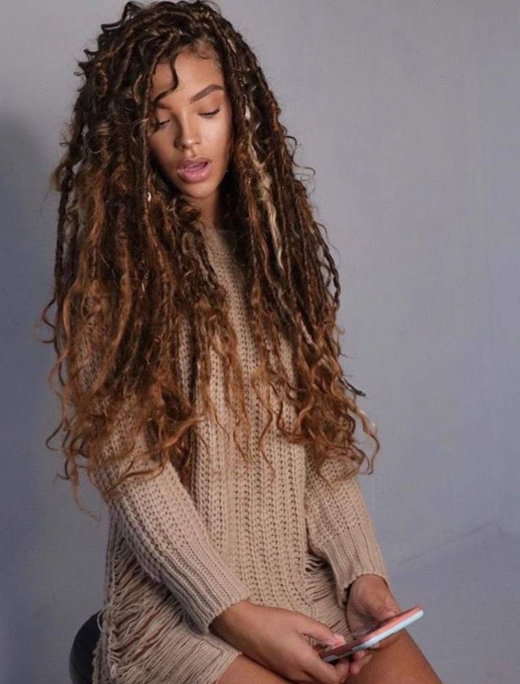 Красивые девушки и Дреды локоны