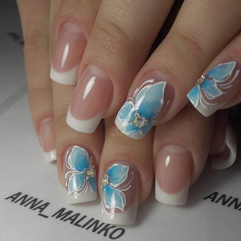 Красивые девушки и Френч с голубой базой