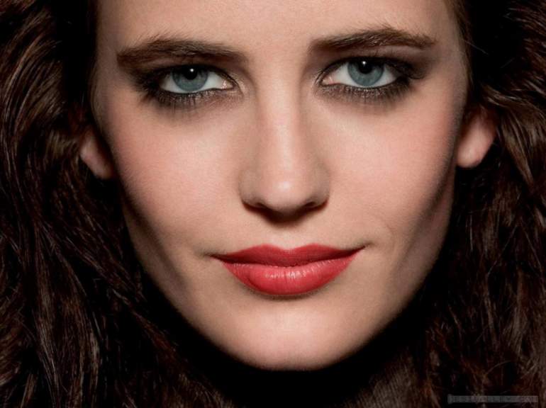 Красивые девушки и Глубоко посаженные глаза у женщин