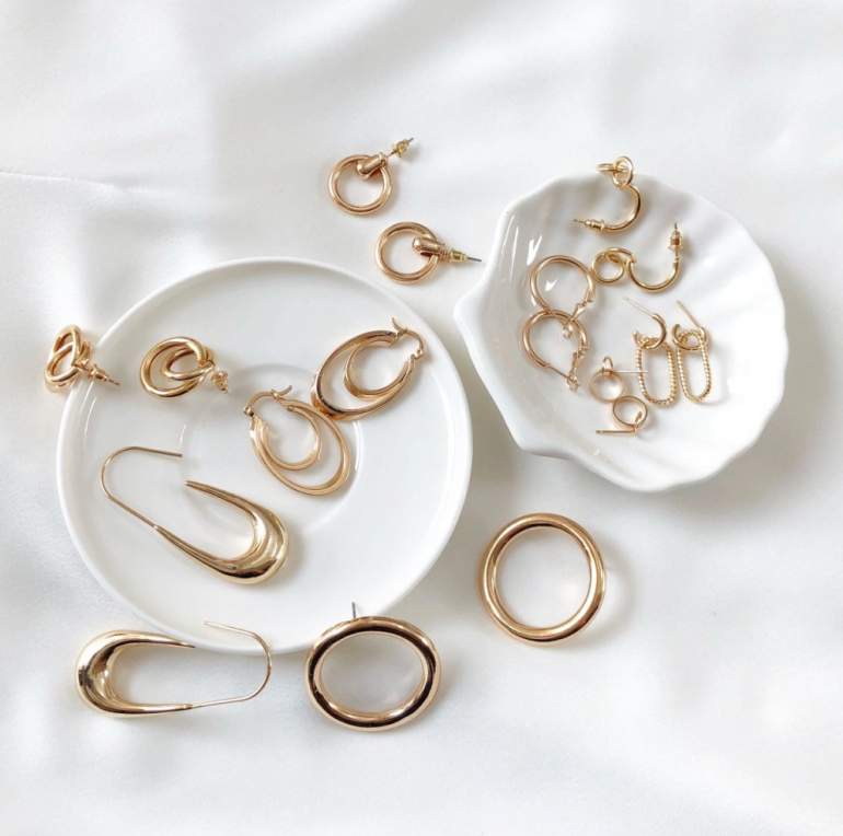 Красивые девушки и Ювелирный набор