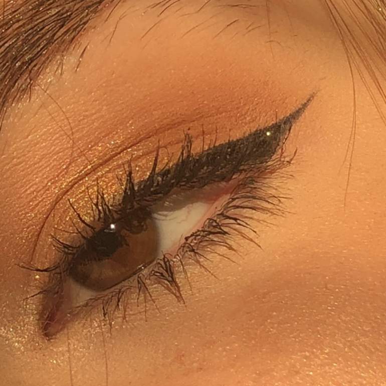 Красивые девушки и Красивые карие глаза