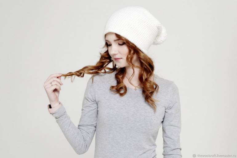 Красивые девушки и Модные молодёжные вязаные шапки