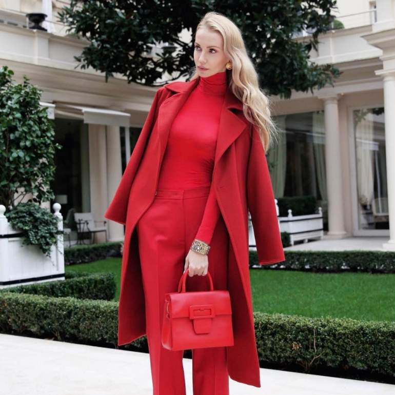 Красивые девушки и Модный красный цвет