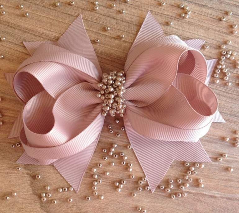 Красивые девушки и Объемный бант