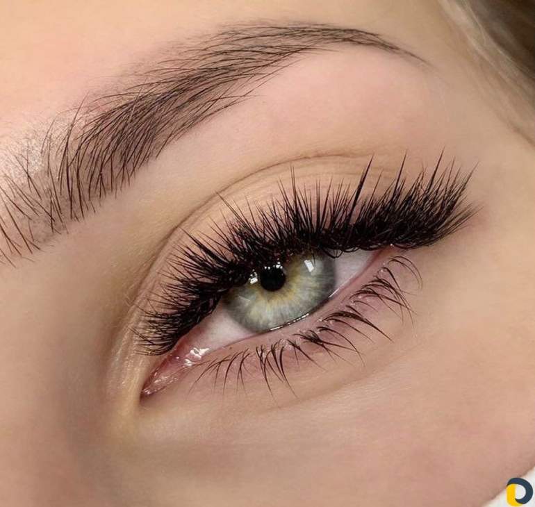 Красивые девушки и Ресницы эффект кайли