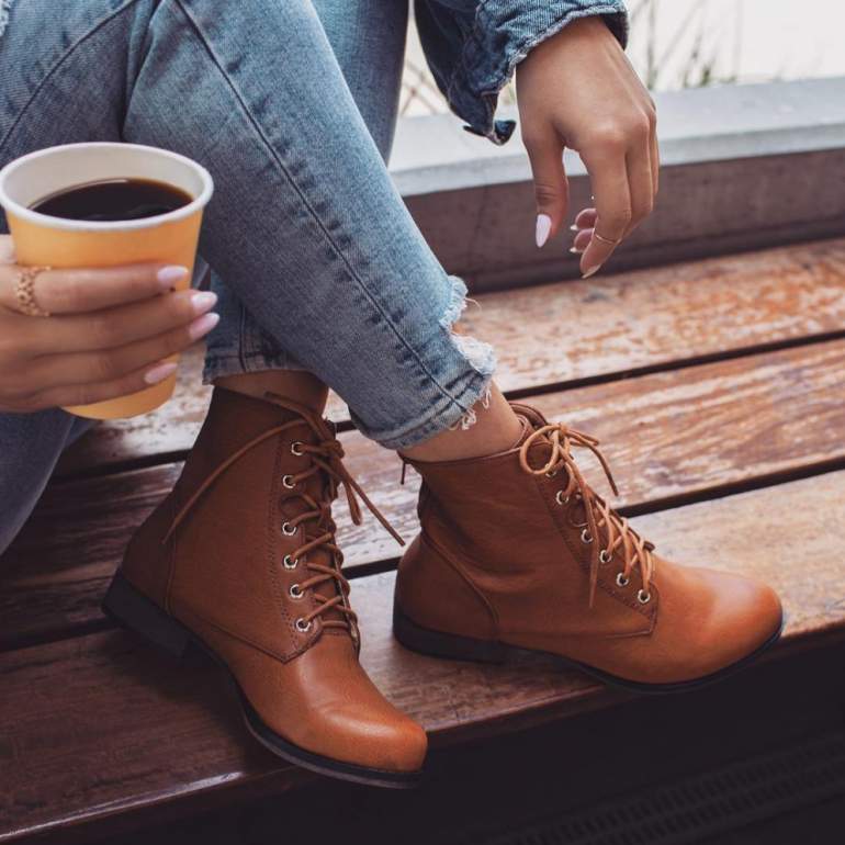 Красивые девушки и Рыжие ботинки