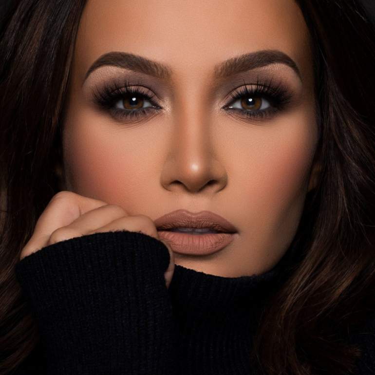 Красивые девушки и Смоки для карих глаз