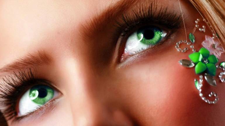 Красивые девушки и Зелено голубые глаза