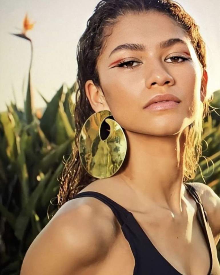 Красивые девушки и Зендая без макияжа