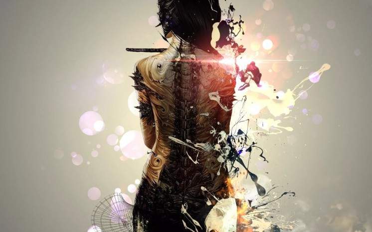 Неразговорчивая красивая девушка на фото