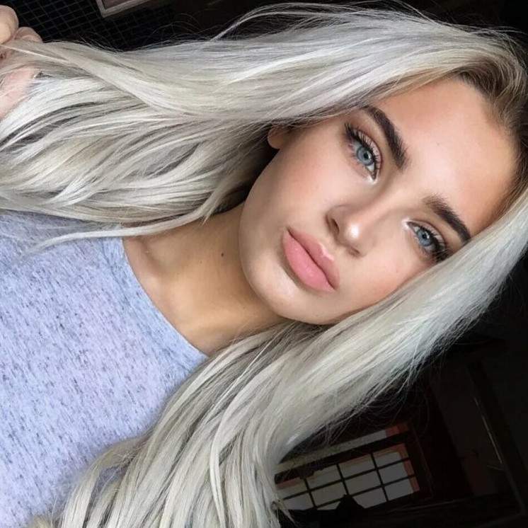 Осветленные волосы у милых женщин на фото