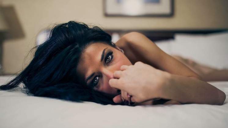 Печальный взор сексуальные женщины на фото