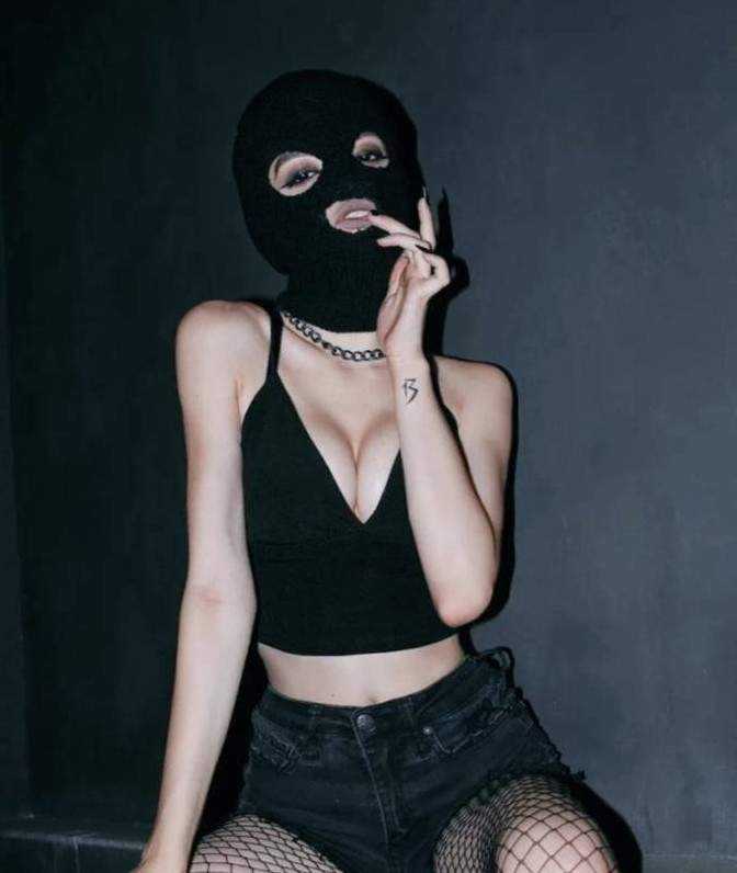 Сексуальные женщины в балаклавах на фото