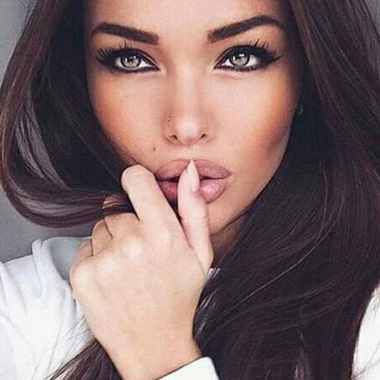 Широкие губки очаровательные женщины на фото