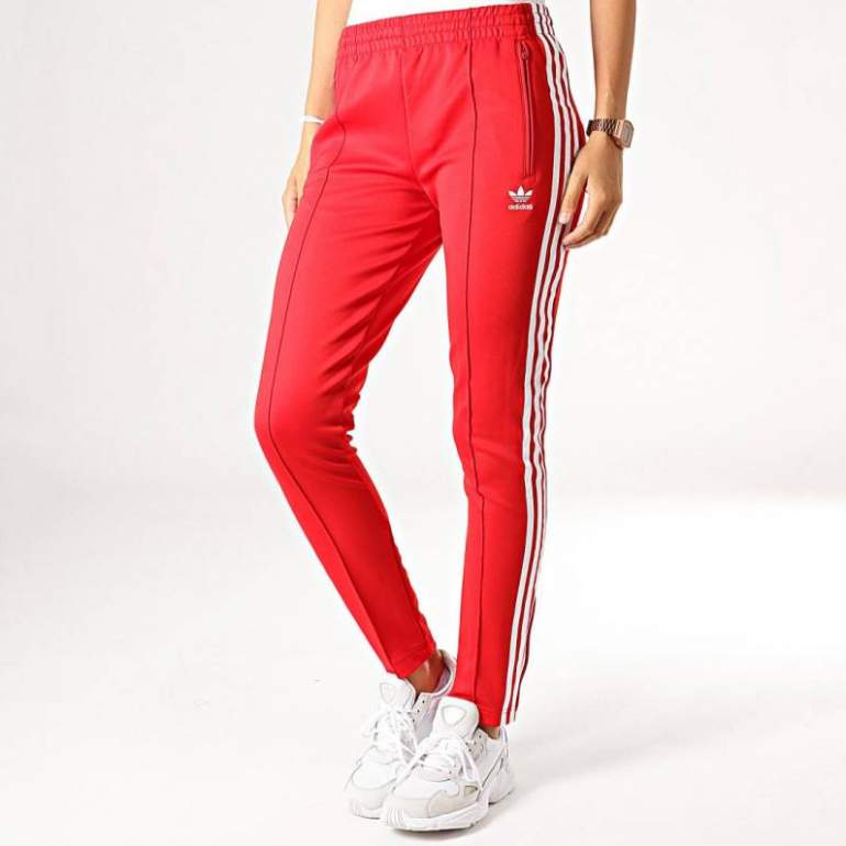 Стиль: Красные спортивные штаны - фото идеи