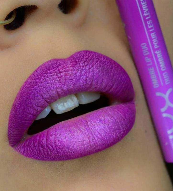 Стиль: Помада цвета фуксии - фото идеи