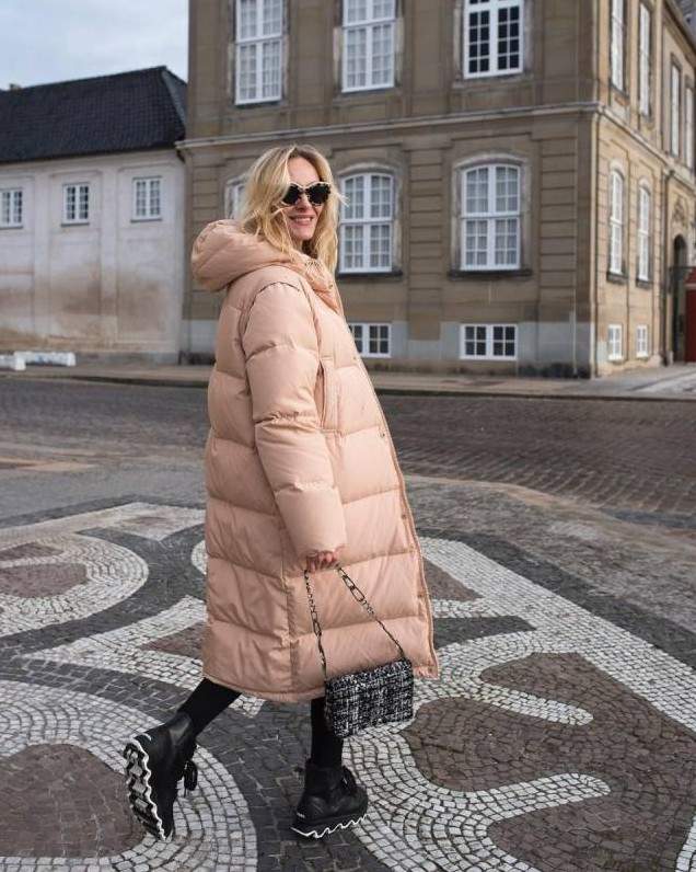 Стиль: Пуховик кремового цвета - фото идеи