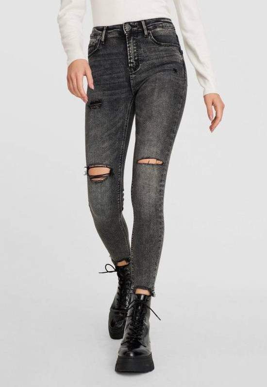 Стиль: Серые джинсы страдивариус - фото идеи