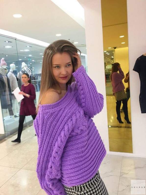 Стиль: Сиреневая вязаная кофта - фото идеи