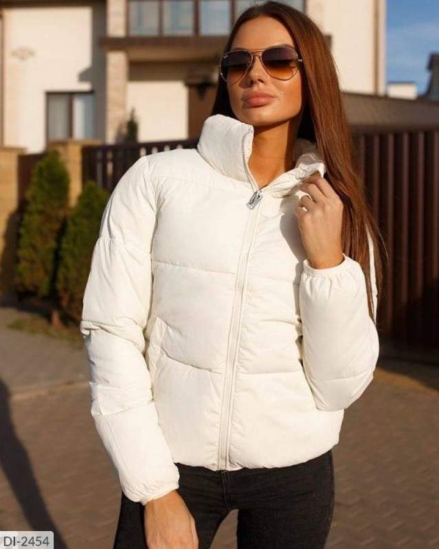 Стиль: Спортивная тонкая куртка - фото идеи