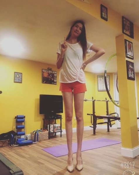 Известные высочайшие очаровательные женщины на фото