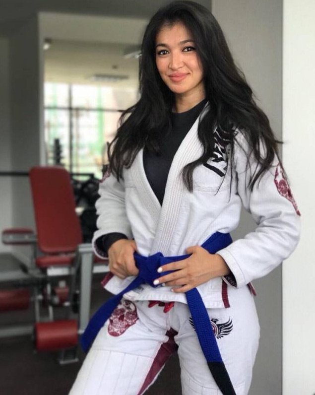 Югорские очаровательные женщины на фото