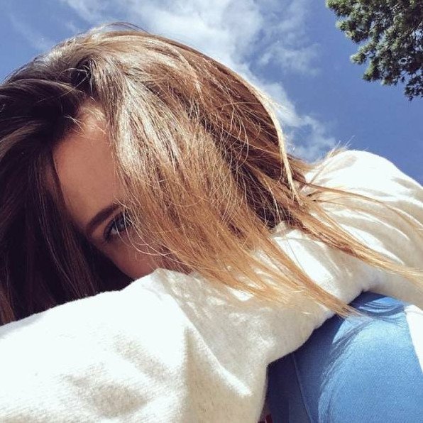 Красивая девушка голубоглазая с русыми волосами на фото