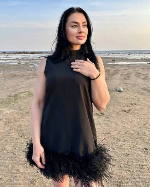 Красивая девушка мао на фото