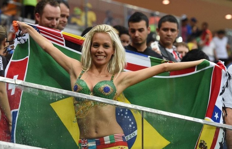 Красивая девушка поклонница