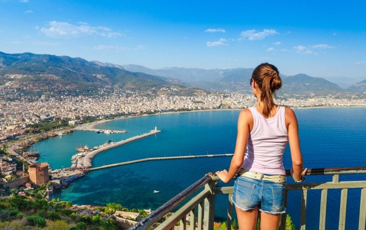 Красивая девушка в анталии