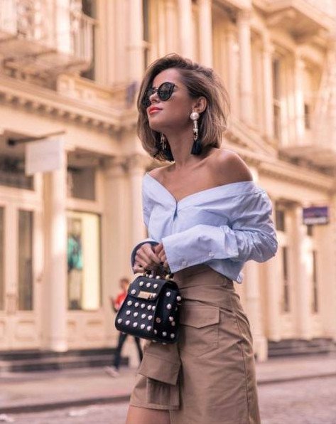 Красивая девушка в дорогой одежке