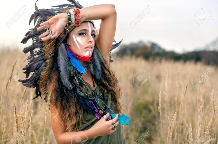 Красивое платье индейца очаровательные женщины