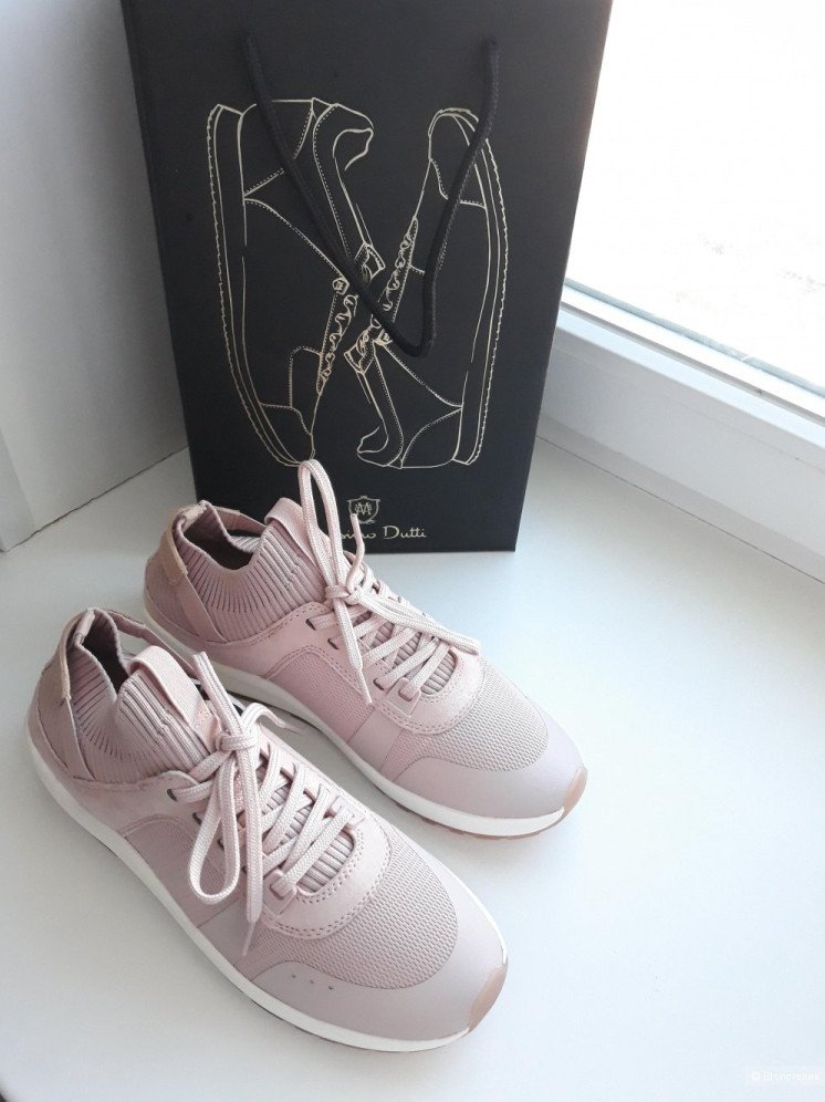 Красивые девушки и Кроссовки массимо дутти