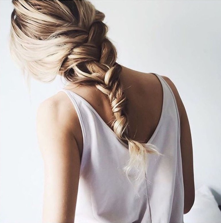 Красивые девушки и Небрежная коса