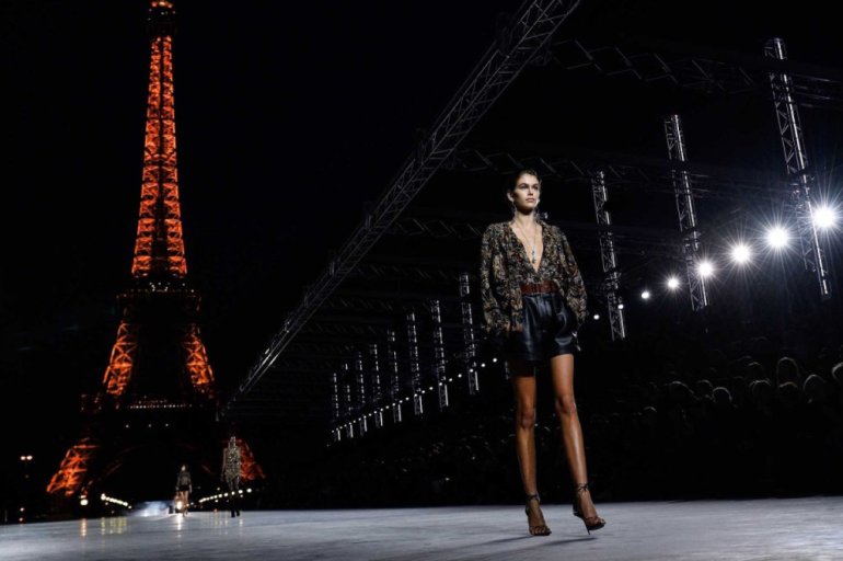 Красивые девушки и Парижская мода