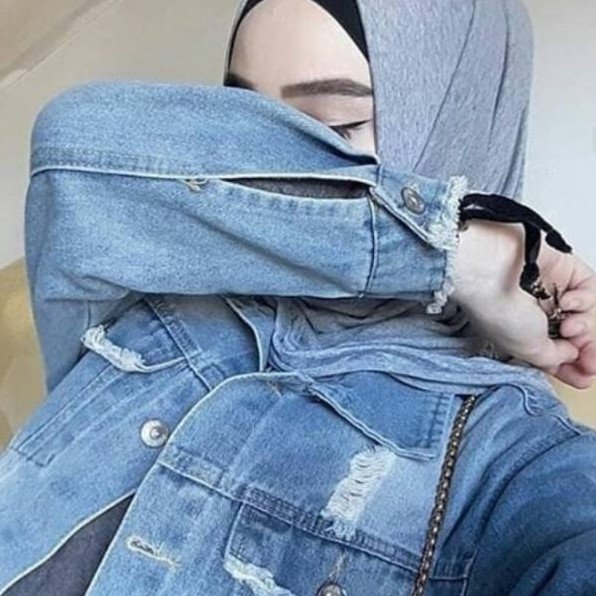 Мусульманские покрытые очаровательные женщины на фото